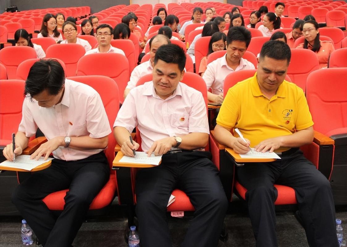 广东惠州一学校解聘76名教师,教育局回应来了